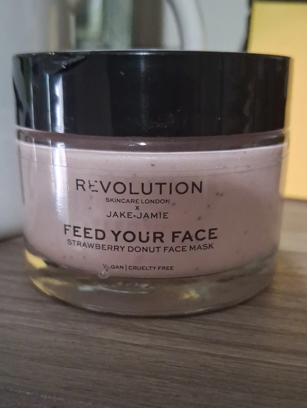 Revolution Feed Your Face Strawberry Donut Mask - Light Pink